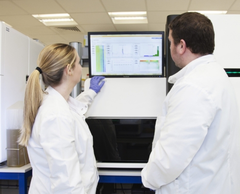 Genomics lab reading samples - NIHR Cambridge BRC image