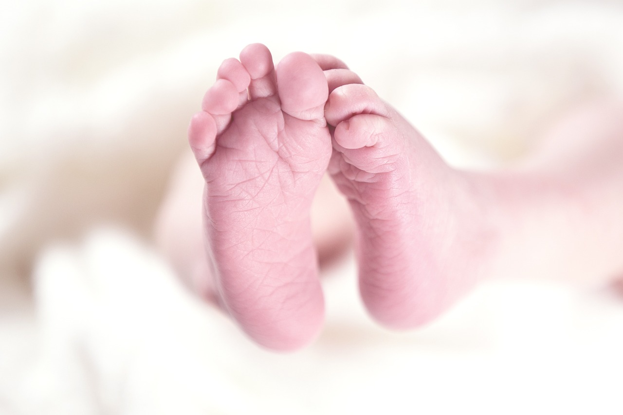 Baby feet - Rainer Maiores from Pixabay